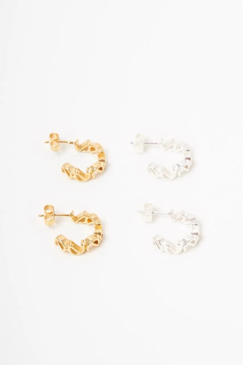 Logo Ear Hoops - silber small - noёmvri fashion label