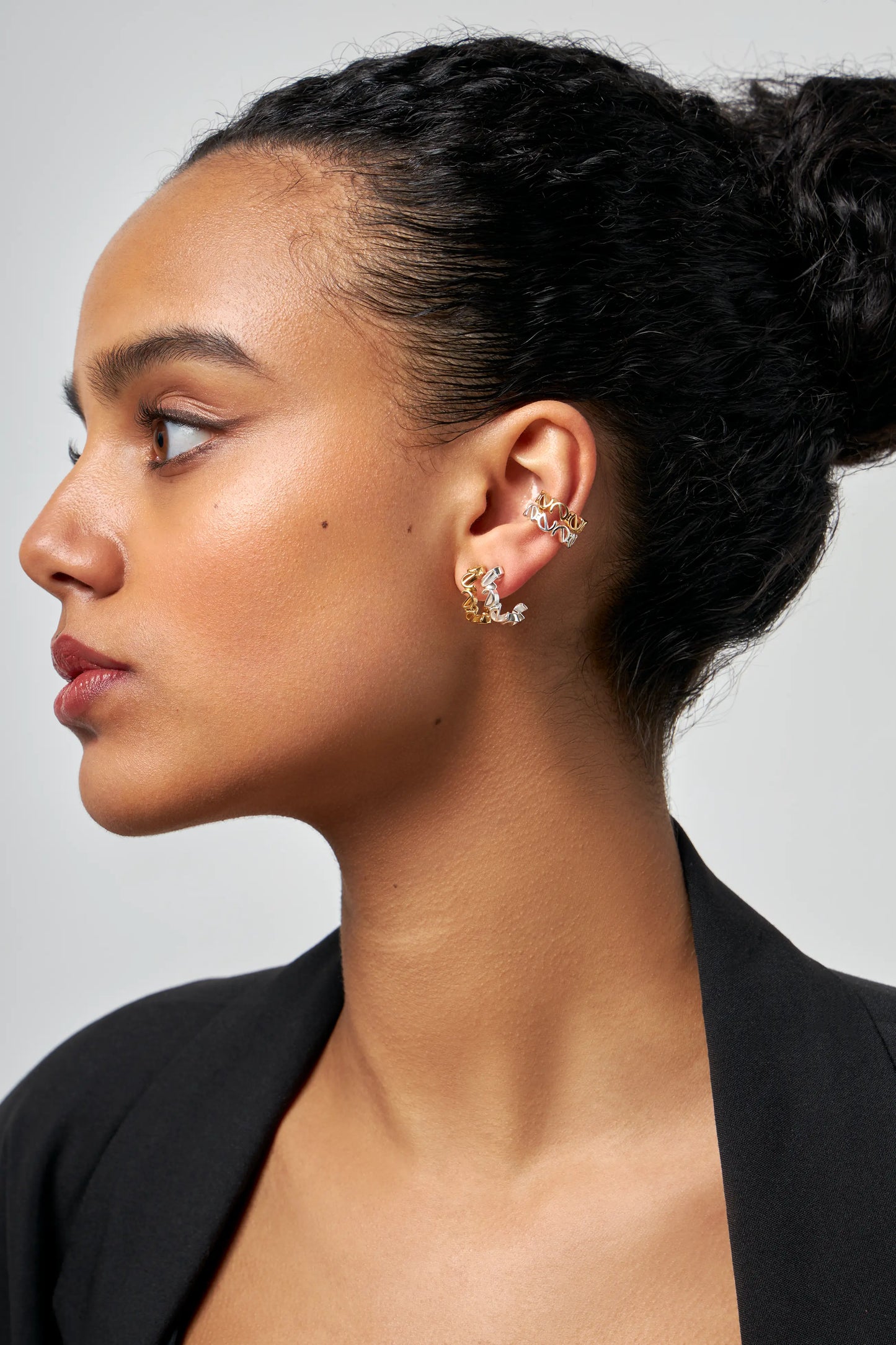 Logo earcuff gold - noёmvri fashion label