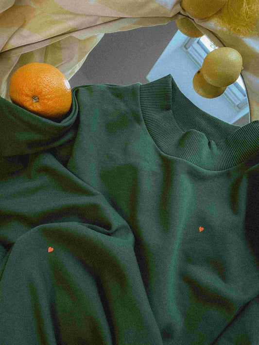 Sweatshirt green mit Herzchen orange - noёmvri fashion label