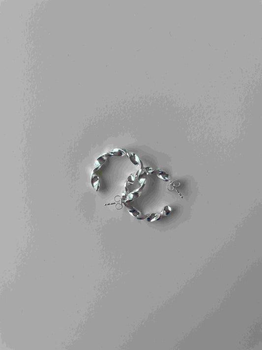 gedrehte Creolen silber - noёmvri fashion label