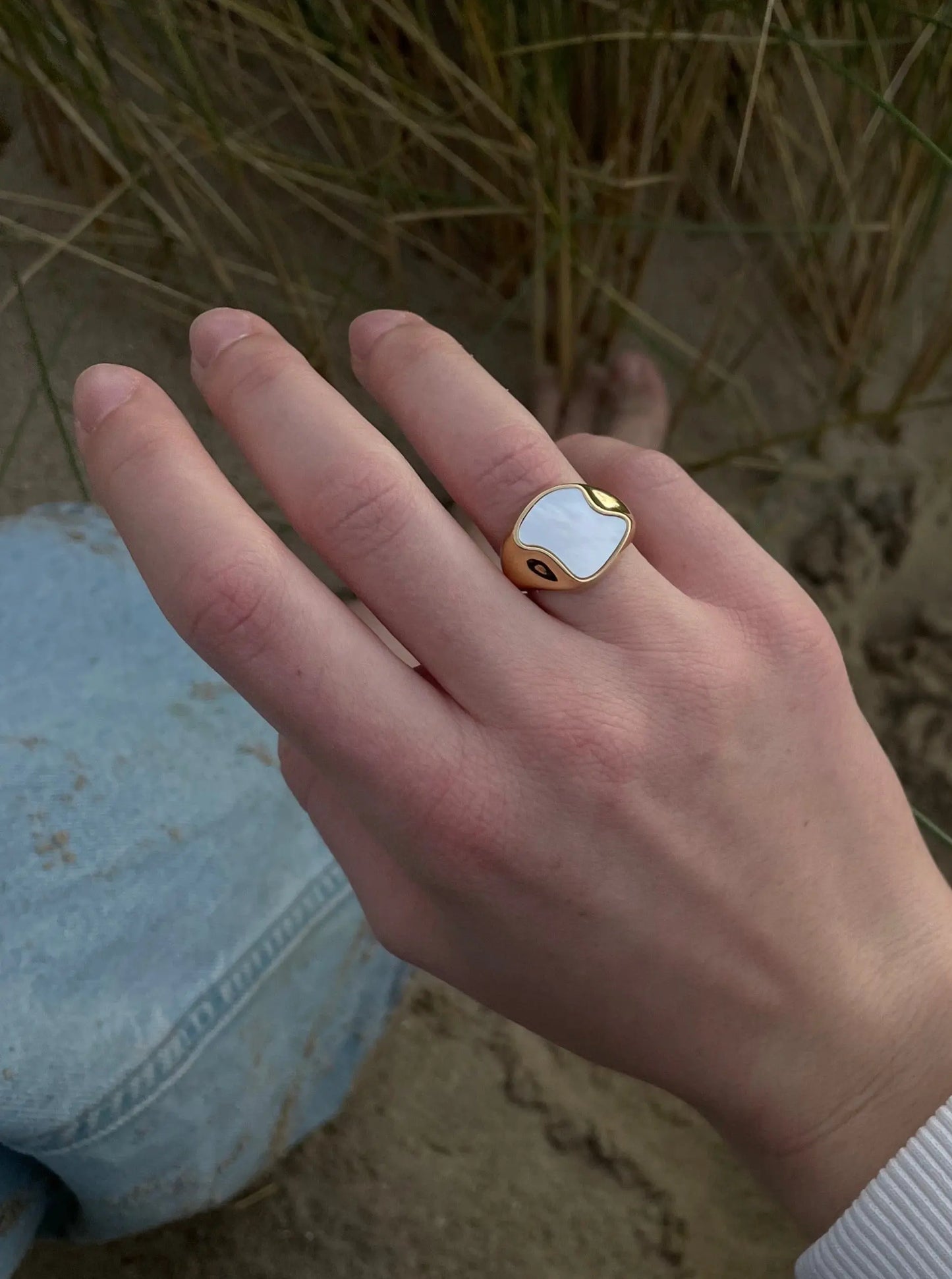Siegelring gold mit Perlmutteinlage - noёmvri fashion label