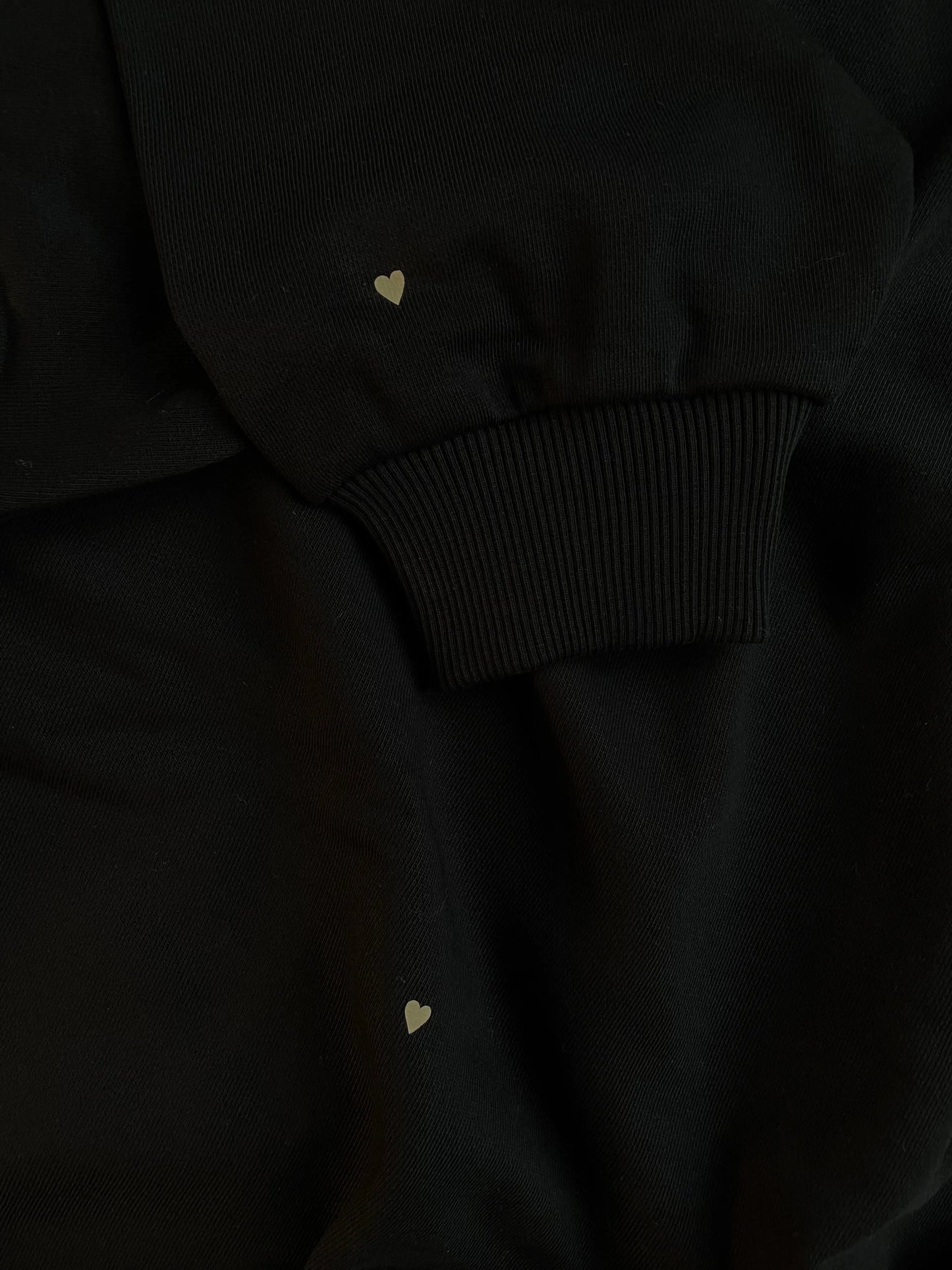 Sweatshirt black mit Herzchen - noёmvri fashion label