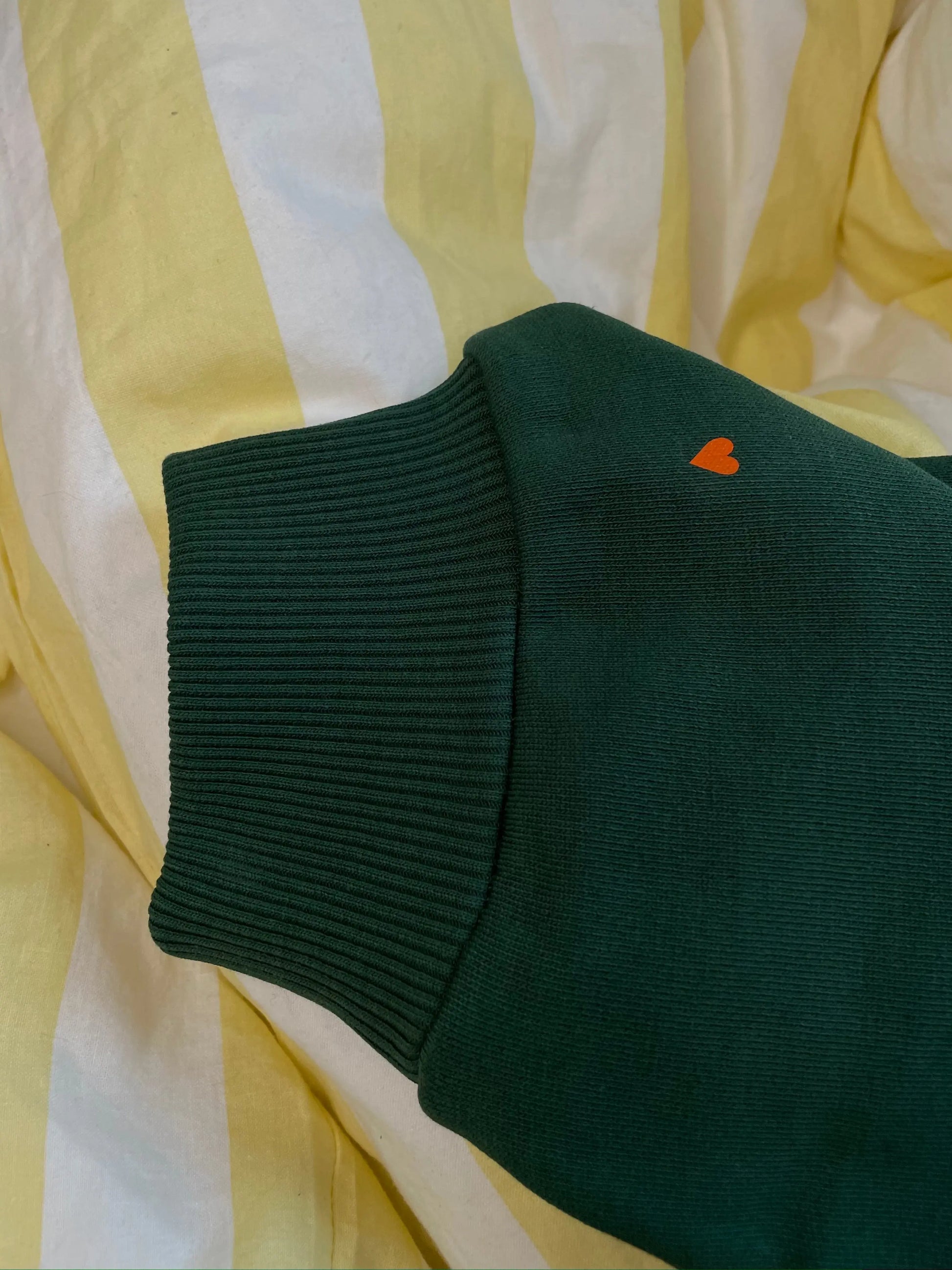 Sweatshirt green mit Herzchen - noёmvri fashion label