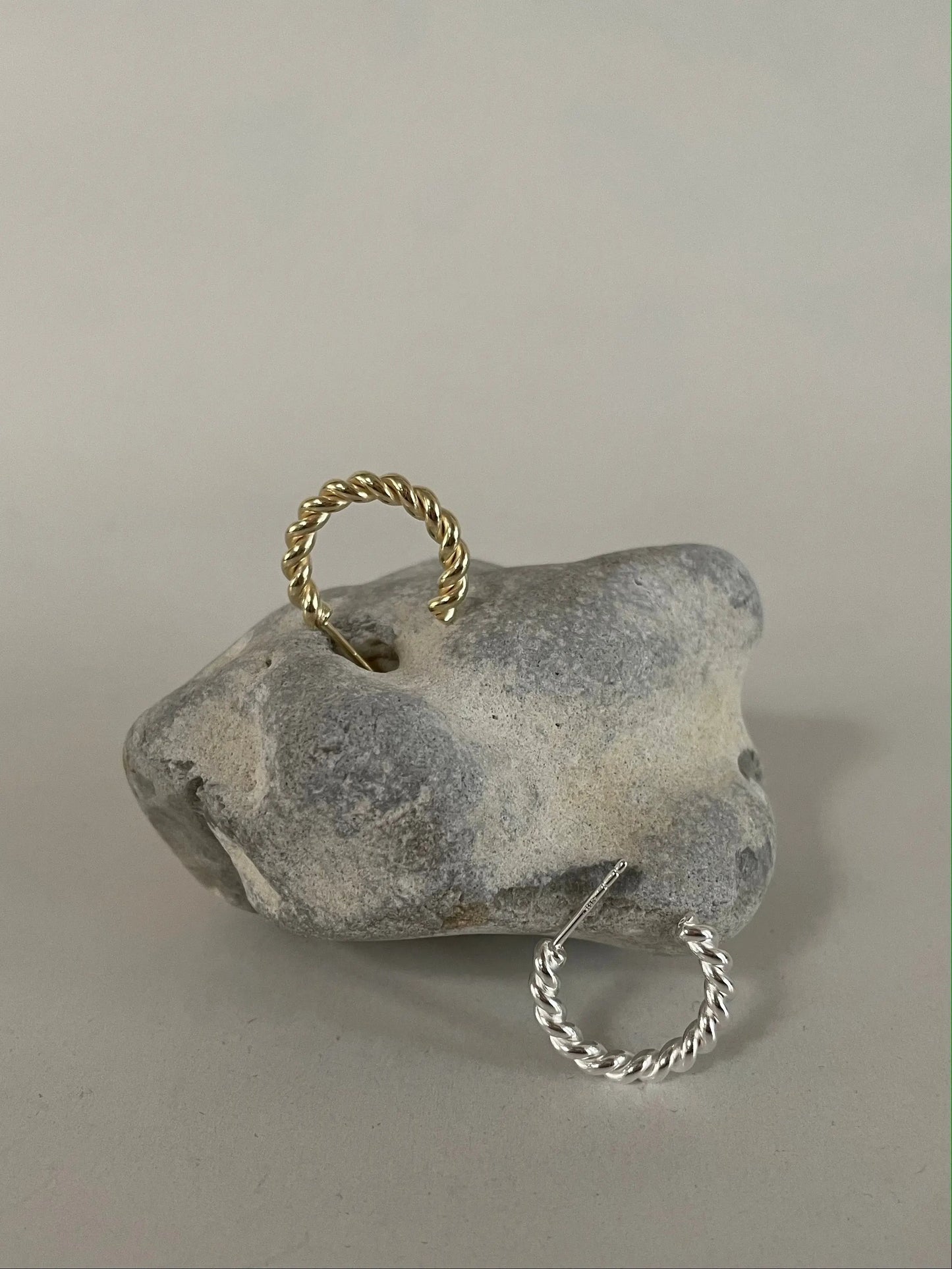 Swirl Creolen silber - noёmvri fashion label