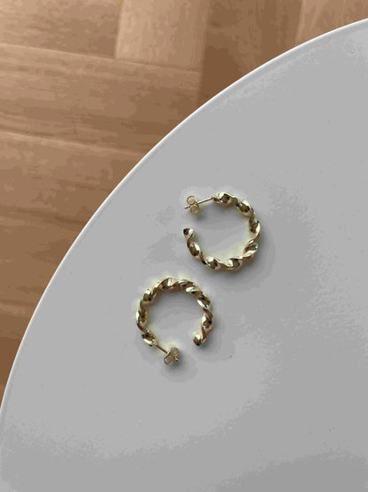 gedrehte Creolen gold - noёmvri fashion label