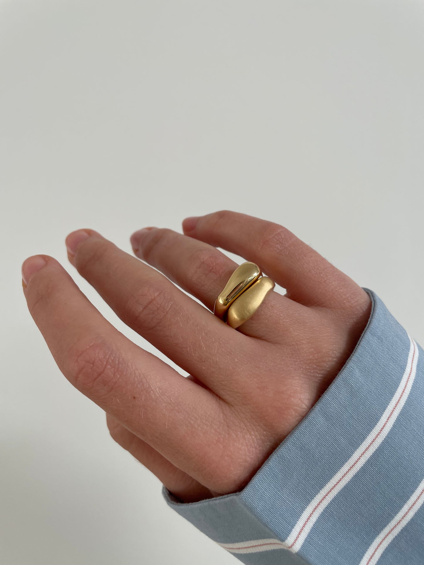 organischer Ring small gold matt