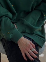 Load image into Gallery viewer, NEW oversized Sweatshirt green mit Herzchen
