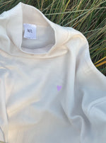 Lade das Bild in den Galerie-Viewer, NEW oversized Sweatshirt white sand mit Herzchen
