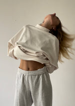 Load image into Gallery viewer, oversized Sweatshirt Turtleneck / white sand
