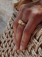 Lade das Bild in den Galerie-Viewer, Croissant Ring asymmetrisch gold
