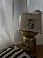 Load image into Gallery viewer, Noëmvri Tote Bag Zebra
